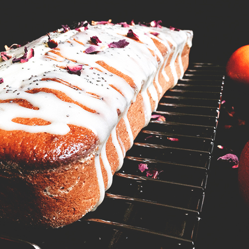 Plumcake alle clementine con rose, semi di papavero e cioccolato bianco3