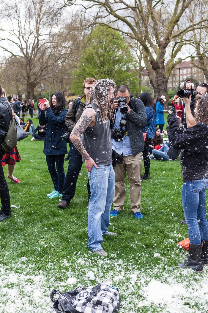 pillow fight london battaglia cuscini