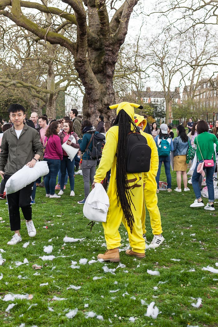 pillow fight london battaglia cuscini